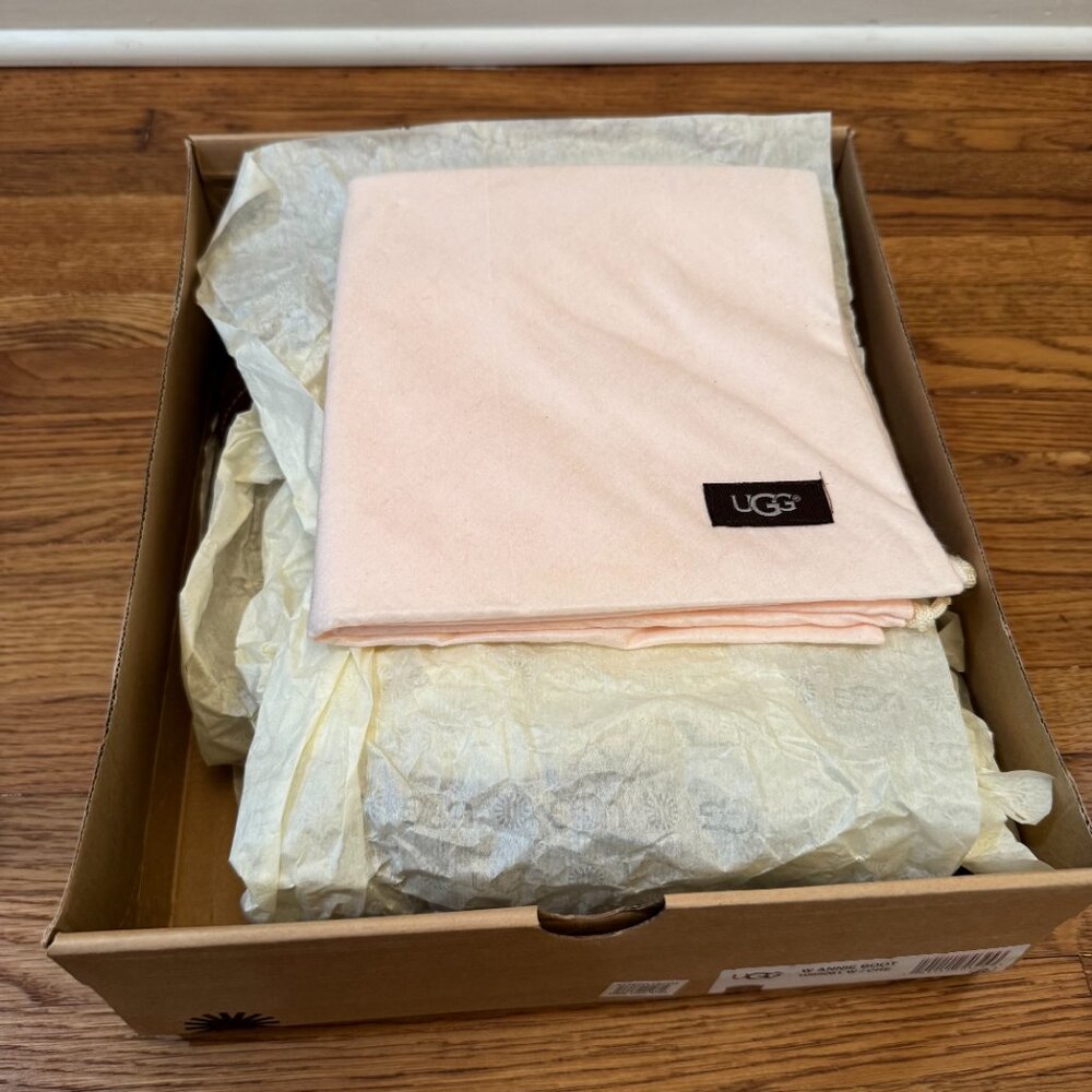 Ugg Women's Annie Boot - Size 8 - image 8